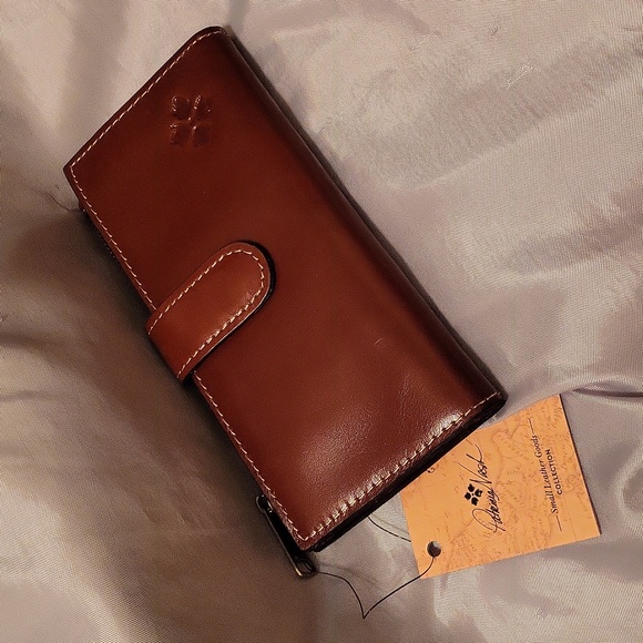 Patricia Nash Nazari Leather Bifold Zip Wallet In Tan
